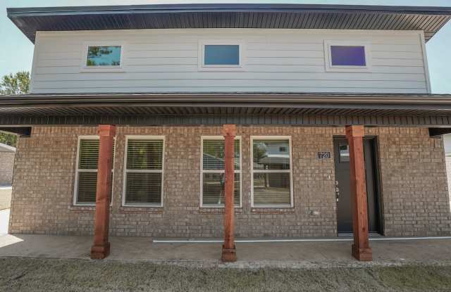 Bed 2 Bath Home!! - 720 North Honey Locust Bend, Fayetteville, AR 72704