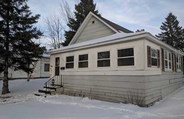 Large 2 bedroom/ 2 bathroom house Gallery 1
