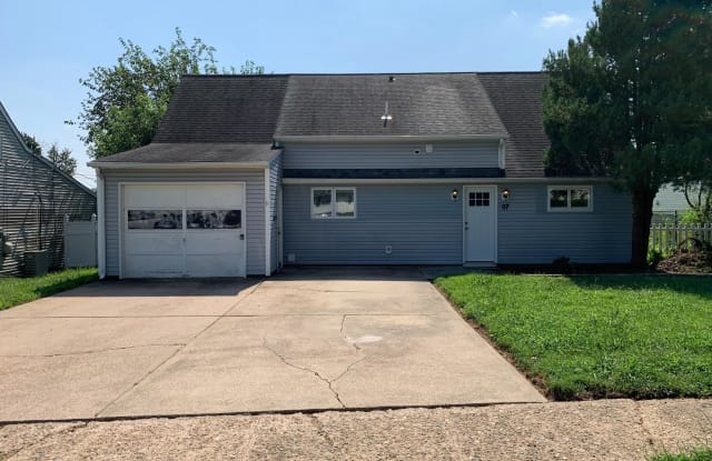 37 ASPEN LANE - 37 Aspen Lane, Levittown, PA 19055