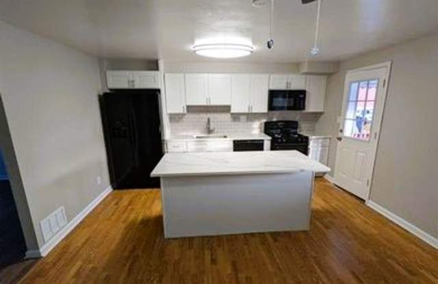 Quiet neighborhood in Dundalk 4 Bedroom Townhome photos photos