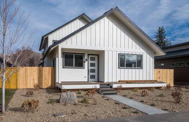 711 N 2nd Ave photos photos