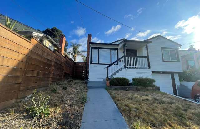 SPACIOUS 2 BEDROOM HOUSE IN OAKLAND! - 9834 Elmar Avenue, Oakland, CA 94605