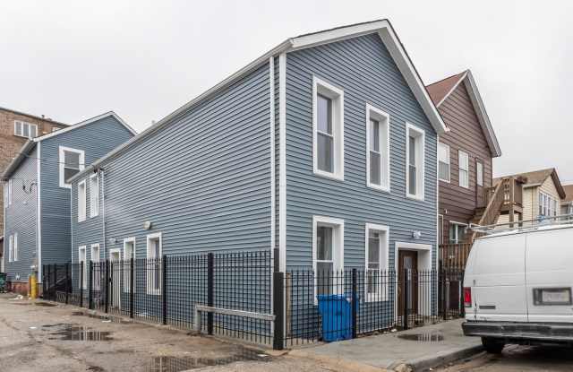 1013 W 18th Place unit: 2R photos photos