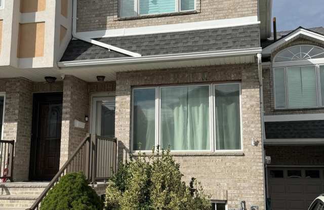 30 Latourette Lane - 30 Latourette Lane, Staten Island, NY 10314