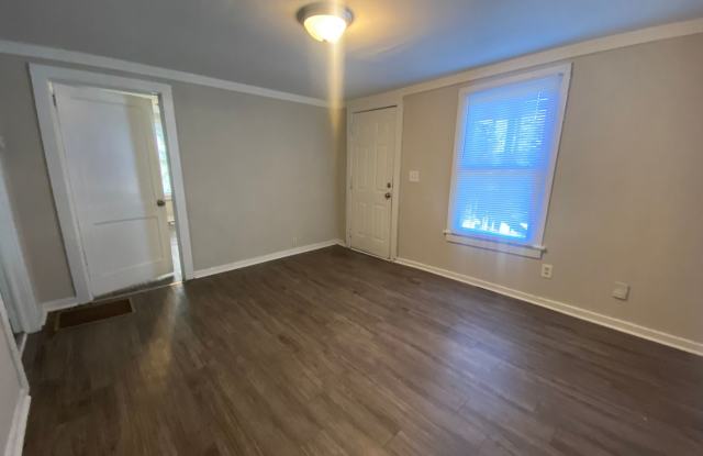 Three Bedroom Close to Downtown! Gallery 3