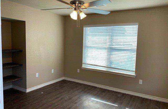 1753 East Henderson Rd. Gallery 4