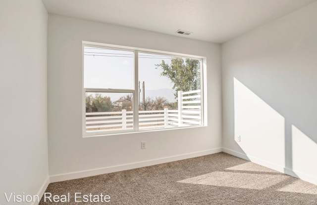1149 E Hatch Row Gallery 4