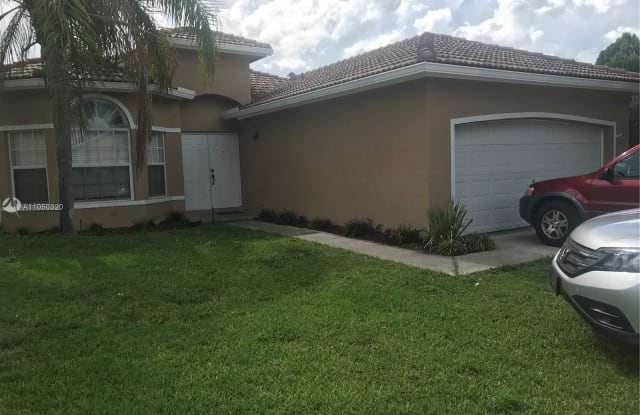 690 SE 29 DR - 690 SE 29th Dr, Homestead, FL 33033