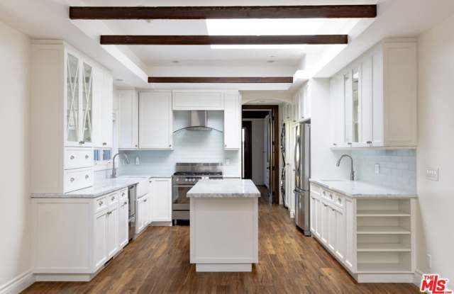 501 PIER Ave photos photos