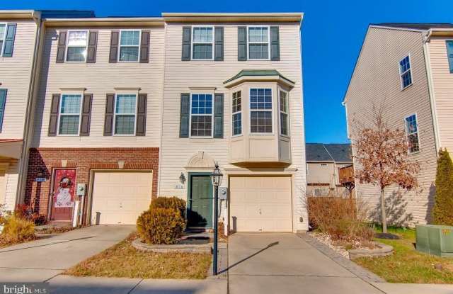 816 CROGGAN CRESCENT photos photos