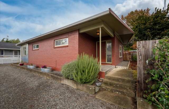 4 Bed 2 bath home recently renovated - New Finishes - 2713 Woburn Street, Bellingham, WA 98226