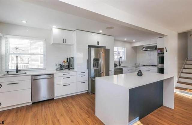 239 N CLERMONT Ave photos photos
