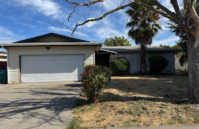 Three Bed, Two Bath Home in North Stockton photos photos