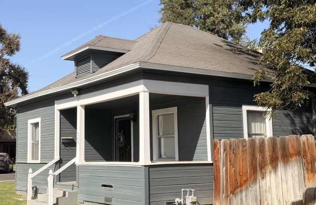 909 North Irwin Street Gallery 4