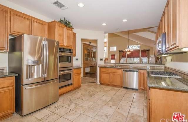 19920 Oakville Court Gallery 2