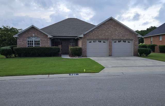 Beautiful 3 Bedroom 2 bath Home in Hampstead - Castle Bay Country Club community - 721 Highlands Drive, Pender County, NC 28443