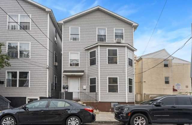 74 16Th Ave - 74 16th Avenue, Paterson, NJ 07501