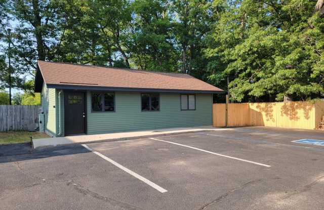 Newly renovated 2 Bed 1 Bath, PETS WELCOME, Section 8 Welcome. In TOWN! photos photos