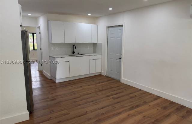 6905 NW 4th Ct Gallery 3