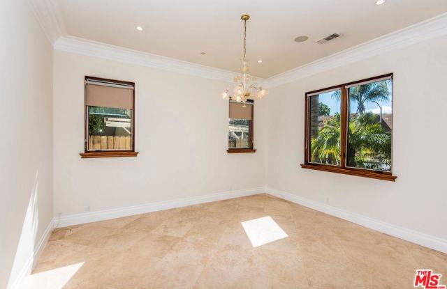 148 South SWALL Drive Gallery 3