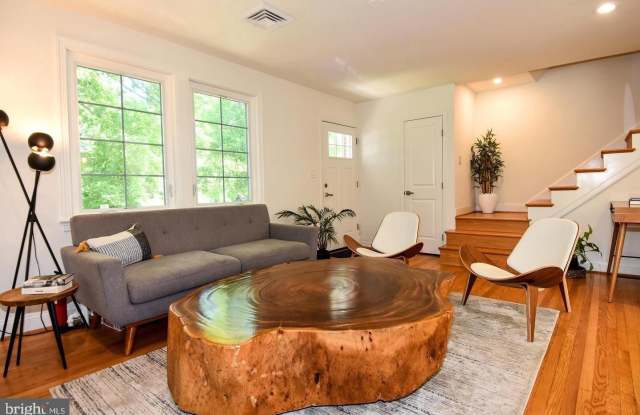 4732 ELLICOTT Street NW Gallery 4
