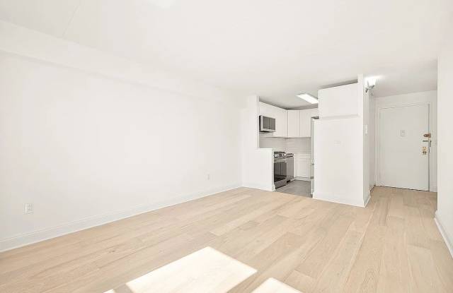 301 W 110th St Apt 5V Gallery 2
