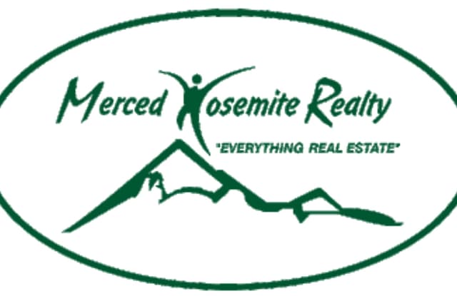 Spacious 5BD/3BA Merced Home | 2,916 SF | Office, Sunroom & Fireplace Gallery 4