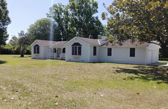 Newport home on Big lot! photos photos Newport home on Big lot! photos photos