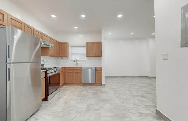 116-07 Metropolitan Avenue Gallery 3