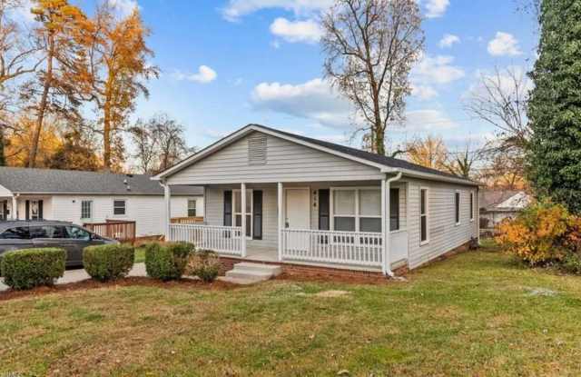 Greensboro 3 Bedroom, 1.5 Bathroom close to downtown Gallery 3
