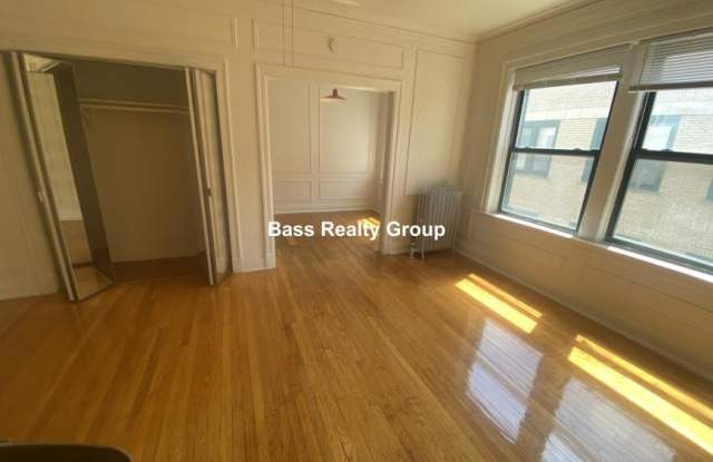 5114 S. Blackstone Ave. South Harper Ave. photos photos