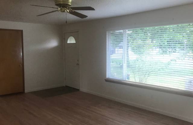 3 Bed 1.75 Bath SFR Rambler Everett Gallery 3