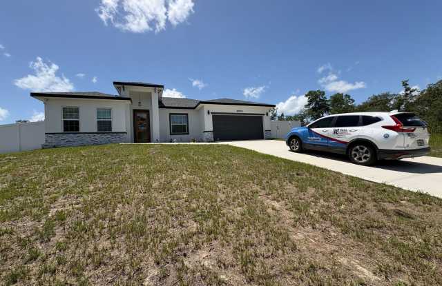 Large 4 Bedrooms. No Carpet all rooms with full fenced backyard photos photos