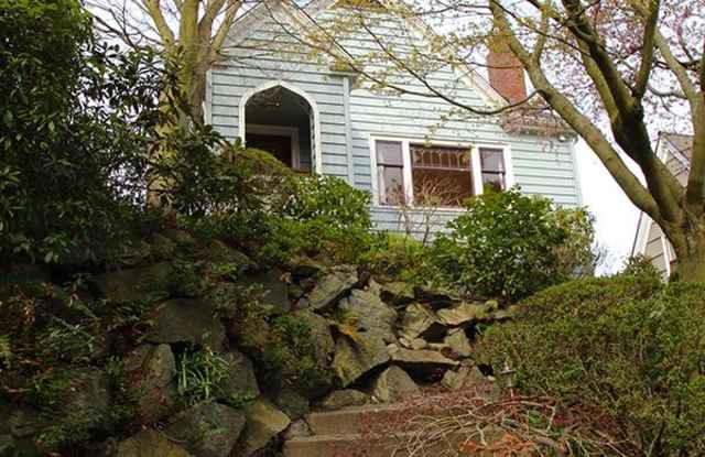 2927 1st AVE N - 2927 1st Avenue North, Seattle, WA 98109