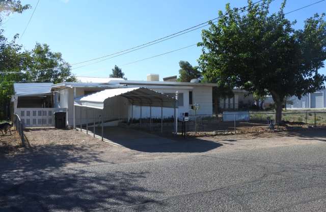 Charming 2 Bedroom Home with Sunroom, Fenced Yard & Storage Shed Gallery 3
