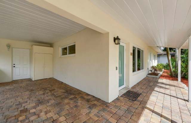 617 NW 28th Court Gallery 4