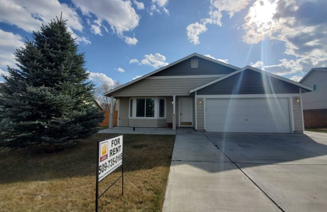 4502 Kubota Ln - 4502 Kubota Lane, Pasco, WA 99301