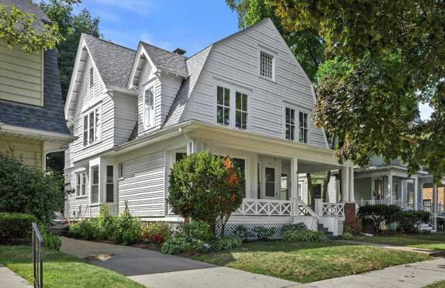 Updated 4 Bedroom Victorian on College Ave photos photos