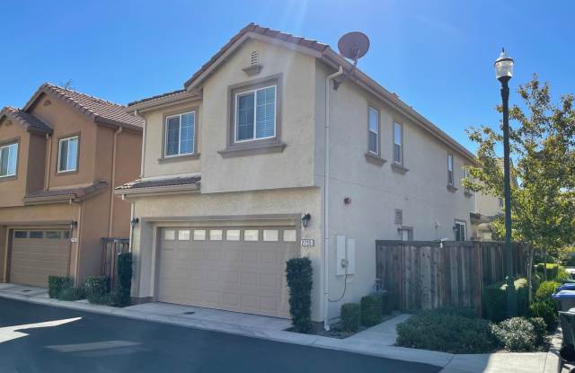 MODERN NEWER 3 BEDROOM 2 STORY FAIRFIELD *STAR RENTALS photos photos