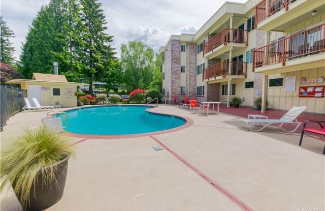 VIEW RIDGE 2 bedroom End Unit Condo in Secure Building - 330 Elm Street, Everett, WA 98203