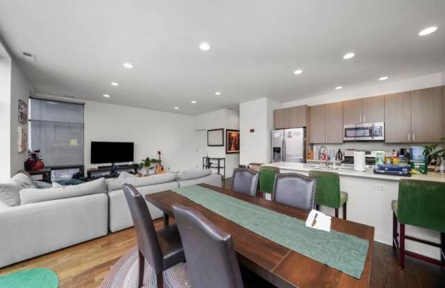 650 N Green Gallery 2