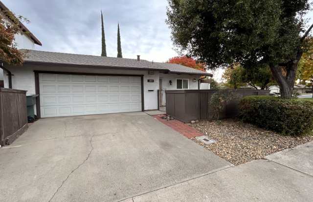 300 Avila Court - 300 Avila Court, Modesto, CA 95354