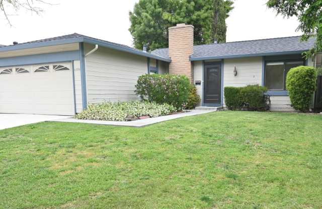 Santa Teresa Bungalow 2/1, Large Yard photos photos
