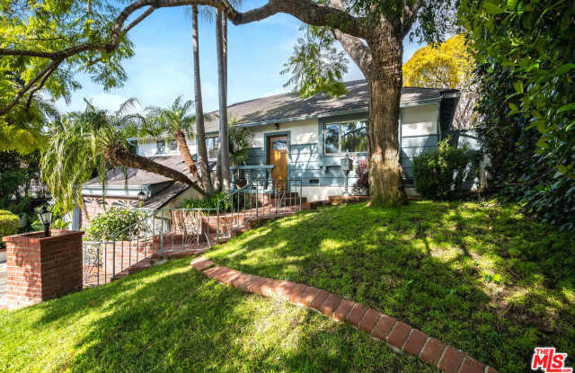 2924 Manning Avenue Gallery 1