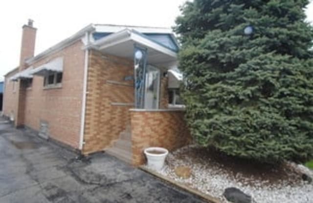 2928 West 99th Street - 2928 West 99th Street, Evergreen Park, IL 60805