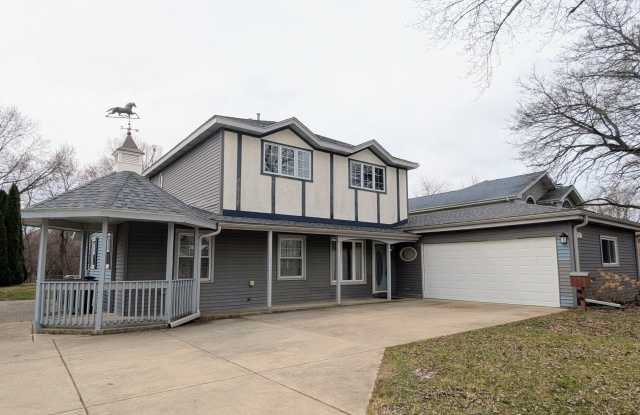 709 West Kenilworth Avenue - 709 West Kenilworth Avenue, Palatine, IL 60067