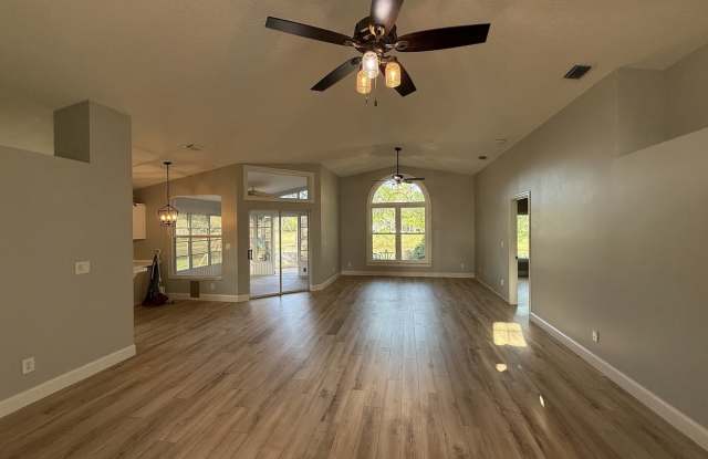 2700 Alicia Lane Gallery 3