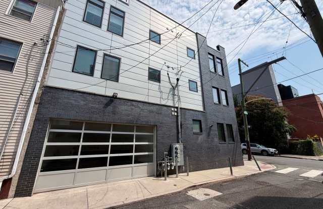 Stunning 2-Bedroom Home in Olde Kensington! Available NOW! photos photos