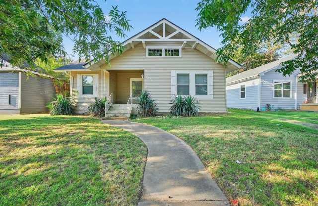 1014 W Walker Street - 1014 West Walker Street, Denison, TX 75020