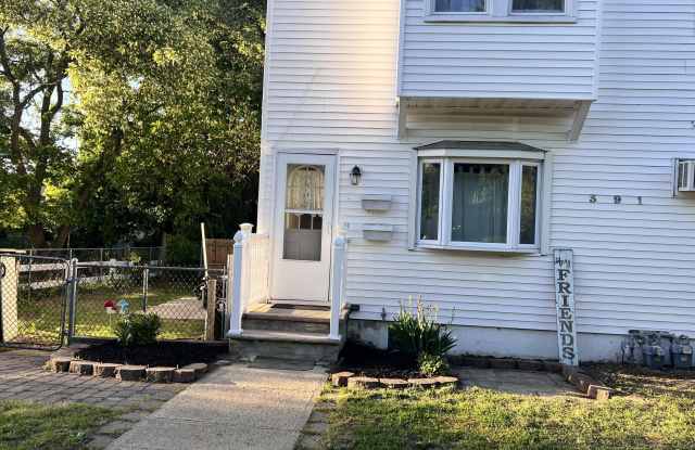 391 Monmouth Avenue photos photos